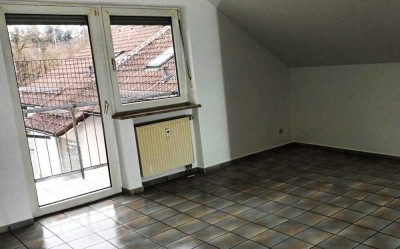 Gepflegte 3 Zimmer- Dachgeschoss - Wohnung