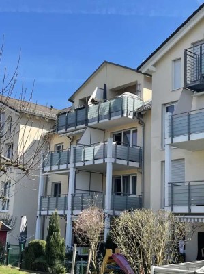 Sehr schöne 3-Zimmer-Dachgeschoss-Wohnung mit großem Balkon in Geretsried (Befristete Vermietung)