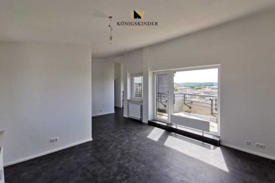 Helle 2,5-Zimmer-Atelierwohnung mit Balkon und Weitblick in den Hemminger Himmelsleitern