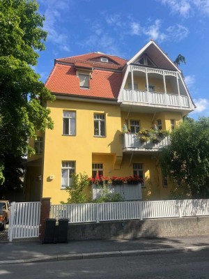 Tolle 4 Zimmer Dachgeschoß-Maisonette Wohung mit Balkon, Einbauküche, Stellplatz in Freiberg