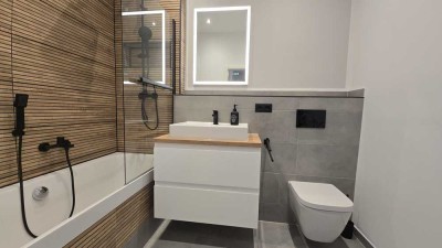 + + + Top sanierte 3,0-Zimmerwohnung mit Traumbad und Balkon + + +