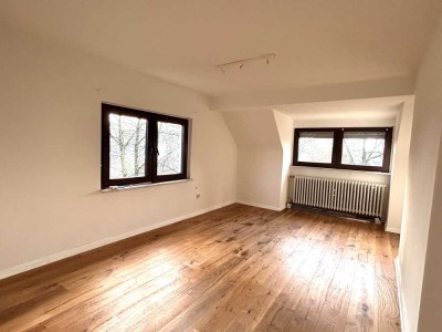 Top Lage, in Essen Bredeney. Wohntraum im Grünen: 4,5-Zimmer-Wohnung mit gr. Süd/West Balkon & Einba