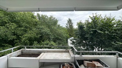 Frisch saniert: 2-Zimmer-Wohnung mit Balkon (3. OG mit Aufzug)