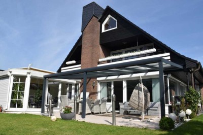 Moderne Eleganz–Stilvolles Zweifamilienhaus in ruhiger Wohngegend