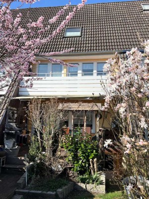 Gepflegtes Reihenmittelhaus mit Garten und Balkon