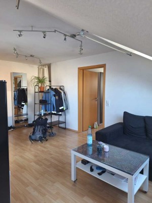 Kleine 2 Zimmer-Dachgeschosswohnung in Mühlheim