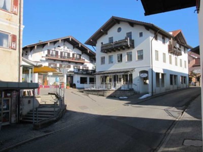 Gepflegte 3-Zimmer Wohnung mit kleinem Balkon in Siegsdorf - Leider KEINE HAUSTIERE erlaubt !