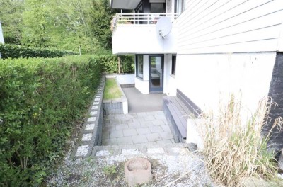 Helle Souterrain Wohnung mit Einbauküche, Terasse mit alleiniger Gartennutzung & elektrischer Garage