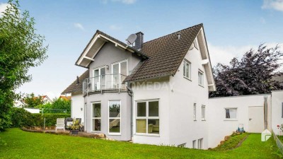 Idyllisches Familiendomizil: Großzügiges EFH mit Traumgarten, Sonnenterrasse, Garage und EBK