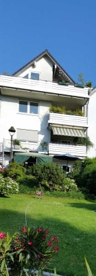 Schöne 1,5-Zimmer-Souterrain-Wohnung mit Einbauküche, Duschbad mit Fenster und Terrasse