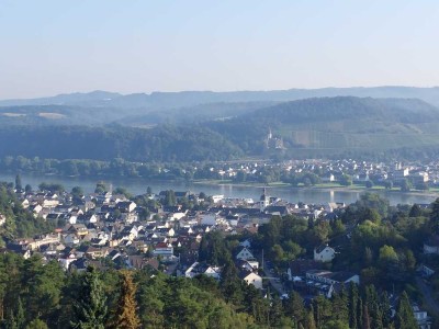 Besondere Wohnung mit fantastischem Ausblick ins Rheintal