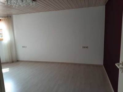 Freundliche 2-Zimmer-Wohnung mit Balkon und EBK in Pfalzgrafenweiler