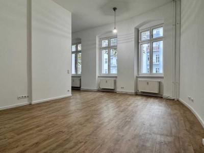 *Schöne, helle 2 Zimmerwohnung mit EBK*