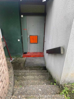 Helle 2-Zimmer Wohnung mit Terrasse, Stellplatz und Garage in Neunkirchen