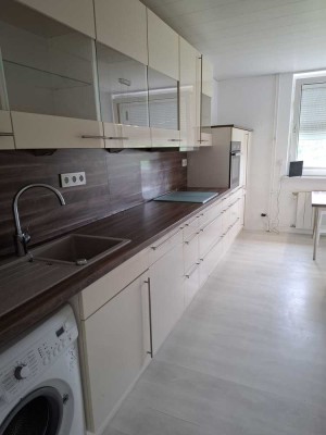 Moderne 2-Zimmer-Wohnung mit West-Loggia und Stellplatz in ruhiger Lage