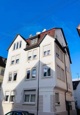 Wunderschön renovierte 3 Zi Wohnung mit neuwertiger autarker Heizung und großer Bühne