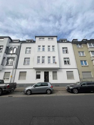 **Sanierte** 4-Zimmer-Wohnung 1.OG in Gelsenkirchen-Schalke zu vermieten!