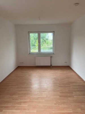 1 Zimmerwohnung mit neuem Bad, Aufzug, Küche und großem Abstellraum