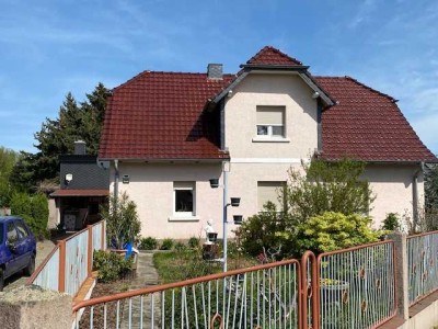 Wohnhaus in ruhiger Siedlungslage !
