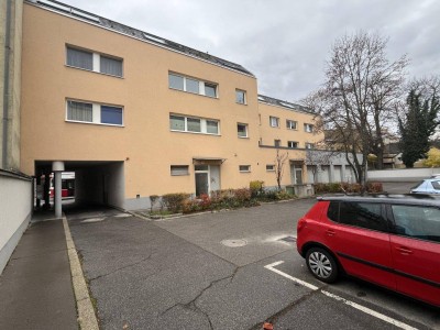 Renovierungsbedürftige 2-Zimmer-Wohnung in ruhiger Grünlage