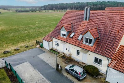 Moderne Doppelhaushälfte mit großem Eckgrundstück und herrlicher Sicht auf die Felder Vilseck´s
