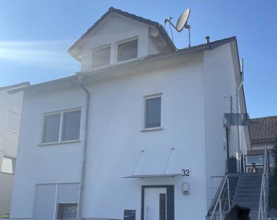 Neuwertiges Haus mit fünf Zimmern und EBK in Oberstenfeld