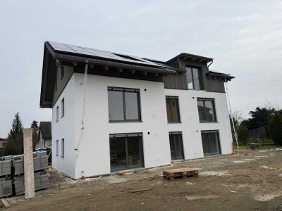 Moderne 4-Zimmer Wohnung mit grossem Garten