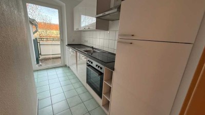 EBK*** + Laminat im DG / großer Balkon / u.v.m.