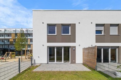 Erstbezug: Reiheneckhaus mit Garten, Dachterrasse und optimaler Anbindung in Augsburg-Kriegshaber