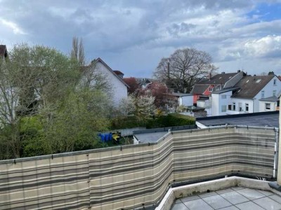 Gepflegte 2-Raum-Dachgeschosswohnung mit Balkon und Einbauküche in Wülfrath