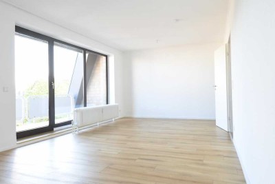 Frisch sanierte, moderne und helle Single-2-Zi.-Wohnung mit überdachter Loggia, zentrale Lage