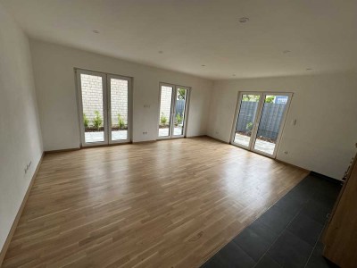 2 Zimmer Wohnung Erstbezug EBK, FBH, Parkett, KFW 55