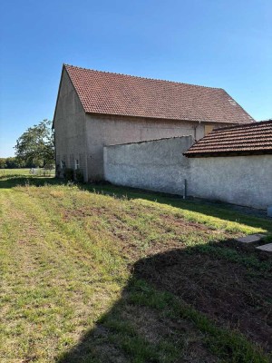 Landsitz mit großem Grundstück in Ortsrandlage des Hühnerhofes