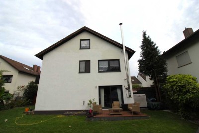 Erbbau: Modernisierte 5-Raum-Doppelhaushälfte mit weitläufigem Garten in ruhiger Lage