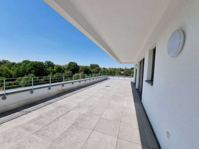 ***Schicke 3-Zi.-Penthouse-Whg. mit 90 qm großer Dachterrasse, 2 TG-Stellplätzen und EBK***