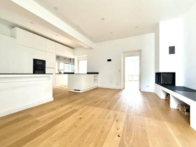 NÄHE OBKIRCHERGASSE: Sonnige, hochwertig sanierte Altbauwohnung I Kochinsel &amp; Fußbodenheizung I Kamin I großzügiges &amp; helles Badezimmer I Sonnenschutz