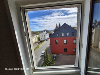 schöner Weitblick WG-Geeignet, 2 zimmer DG Wohnung mit Dusche/Fenster, Einbauküche, Laminat