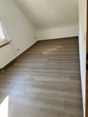 Attraktive 5-Zimmer-Wohnung in Pforzheim (Dillweißenstein)