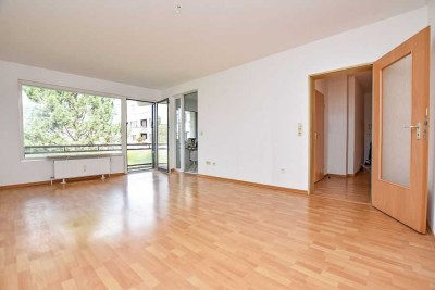 Lichtdurchflutete 3-Zimmer-Wohnung mit 2 Balkonen und Blick ins Grüne, in gefragter Lage von Lübeck!