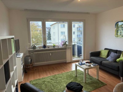Schöne 2 Zimmerwohnung mit Einbauküche und Balkon in Dreieich