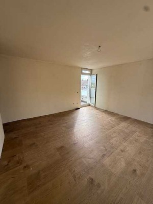 Komplett Renovierte 2-Zimmer Wohnung mit Balkon im 4. OG in Köln Wahnheide
