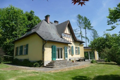 Villa in Ruhelage auf großem Grund