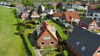 Dreifamilienhaus in Toplage von Wedel Solides Investment mit Entwicklungspotenzial und Neubauoption