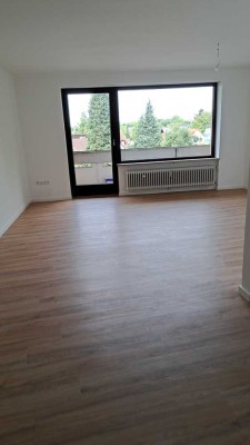 Sanierte 2,5-Zimmer-Wohnung mit gehobener Innenausstattung mit EBK in Ismaning