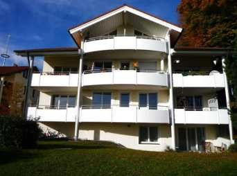 Geschmackvolle 2,5-Zimmer-EG-Wohnung mit Balkon und EBK in Starnberg