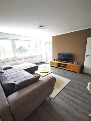 Helle 4-Zimmer-Wohnung mit Balkon und Einbauküche in ruhiger Ortsrandlage, Maintal-Hochstadt