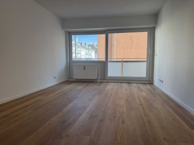Traumlage Engl. Garten: Top renovierte 2-Zi-Wohnung mit Wohnküche & Balkon! Befristet: 06/2029