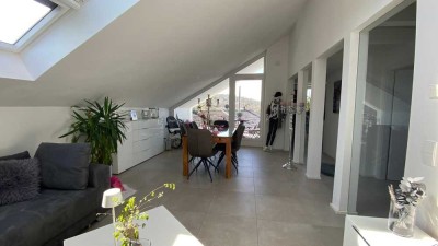 PROVISONSFREI Lichtdurchflutete 3 Zi. DG Wohnung in Aichtal