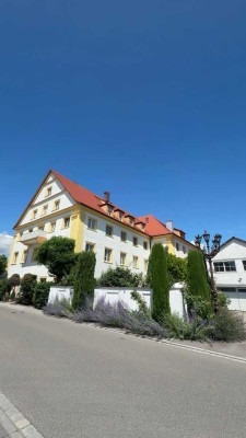 Modernisierte 2-Raum-Wohnung mit Balkon und Einbauküche in Friedrichshafen