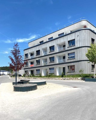 Großzügige 4 Zimmer Wohnung im 1. OG